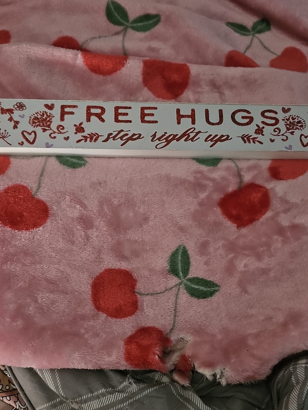FREE  Hugs Wood Decor For Shelf